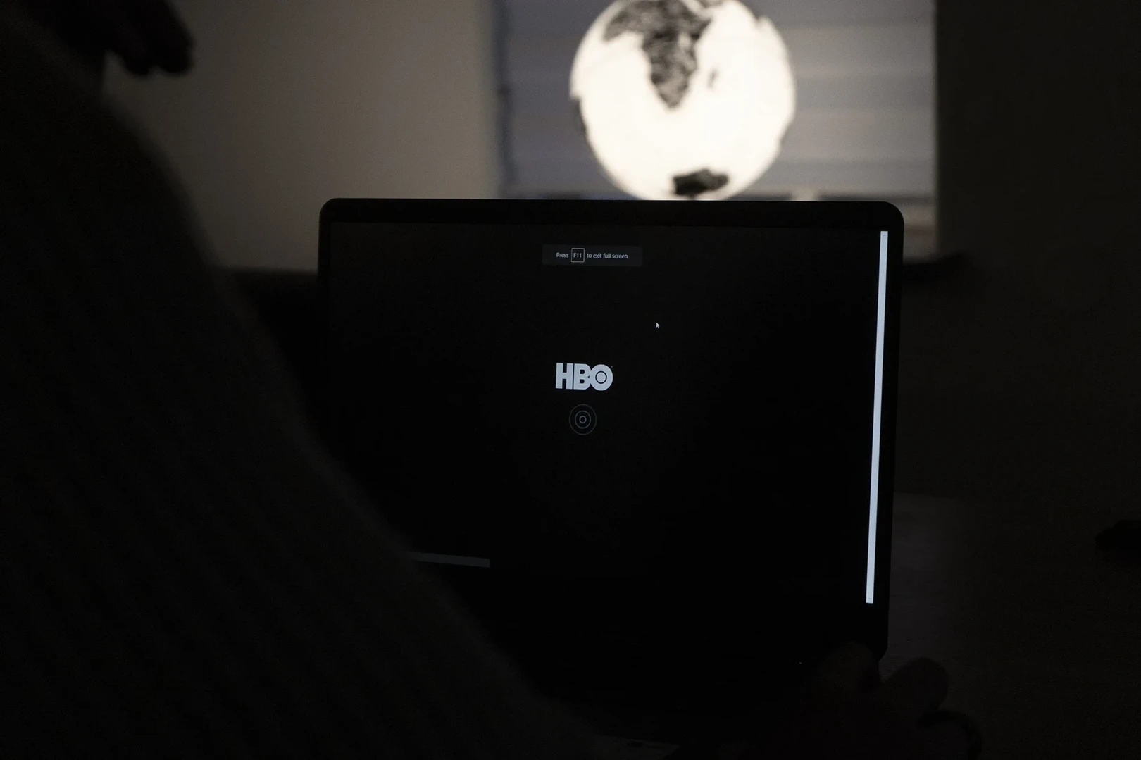 如何在不支持的国家/地区观看 HBO Nordic  如果你想在不支持的国家/地区观看 HBO Nordic，以下是一些步骤可以帮助你：  1. **使用 VPN**：选择一款可信赖的 VPN 服务，并将其设置为连接到支持 HBO Nordic 的国家/地区，例如瑞典、挪威或丹麦。  2. **创建帐号**：使用 VPN 连接后，访问 HBO Nordic 网站或应用程序，并按照提示创建帐号。可能需要提供有效的付款方式。  3. **下载应用**：如果你使用的是智能设备，记得从相应的应用商店下载 HBO Nordic 应用。  4. **登入**：在 VPN 仍然开启的情况下，打开 HBO Nordic 应用或网站，使用你的帐号登入。  5. **开始观看**：选择你想观看的节目，享受 HBO Nordic 提供的内容。  注意：使用 VPN 可能违反 HBO Nordic 的使用条款，因此请自行承担风险。